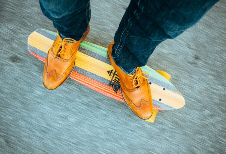 feet-hipster-longboard-skateboard